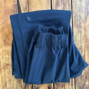 Lululemon jogger in navy color size small